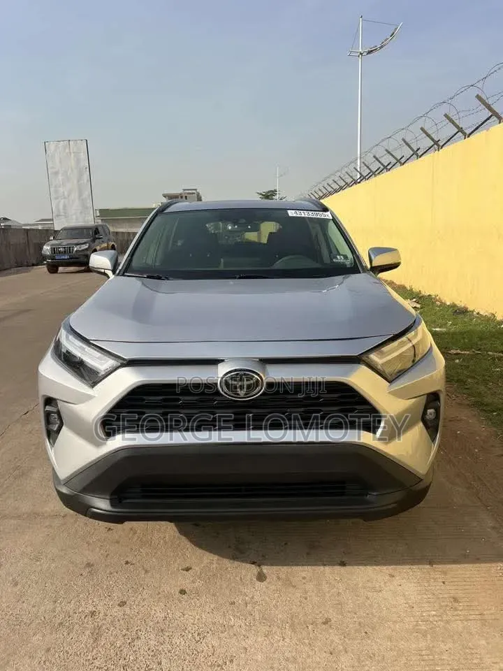 Toyota RAV4 2021 Silver