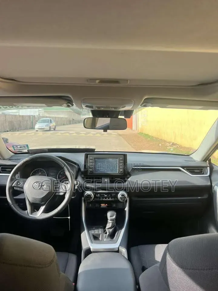 Toyota RAV4 2021 Silver