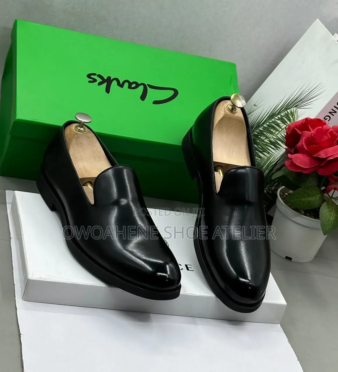 En's Black Leather Minimalist Slip-on Shoe