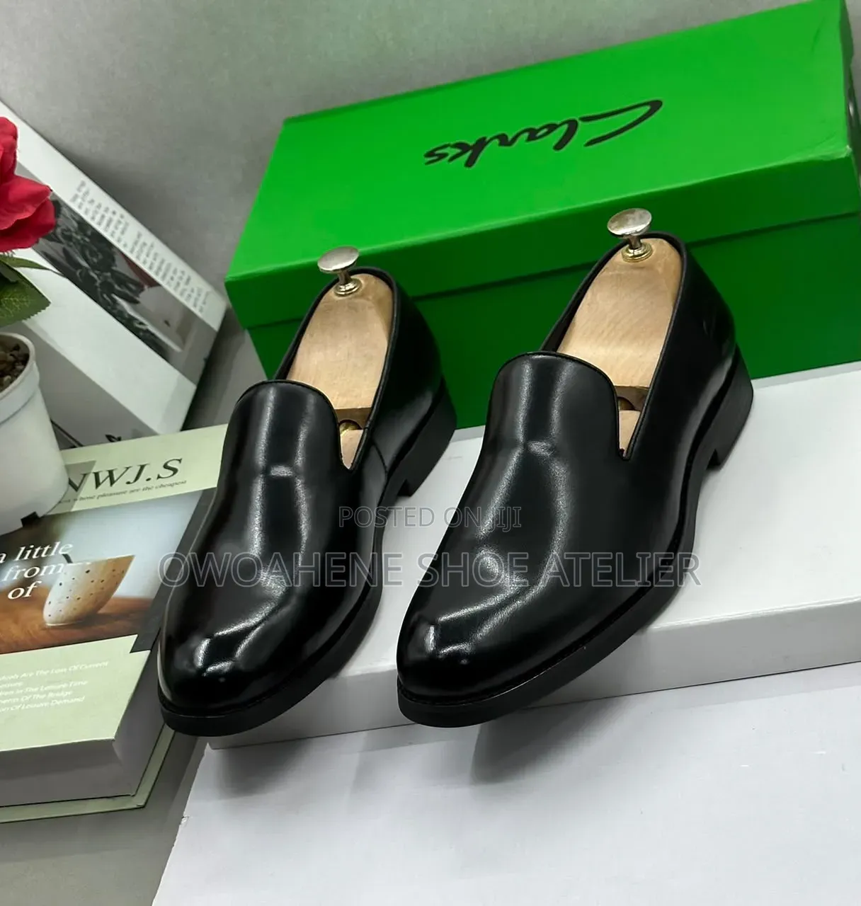 En's Black Leather Minimalist Slip-on Shoe