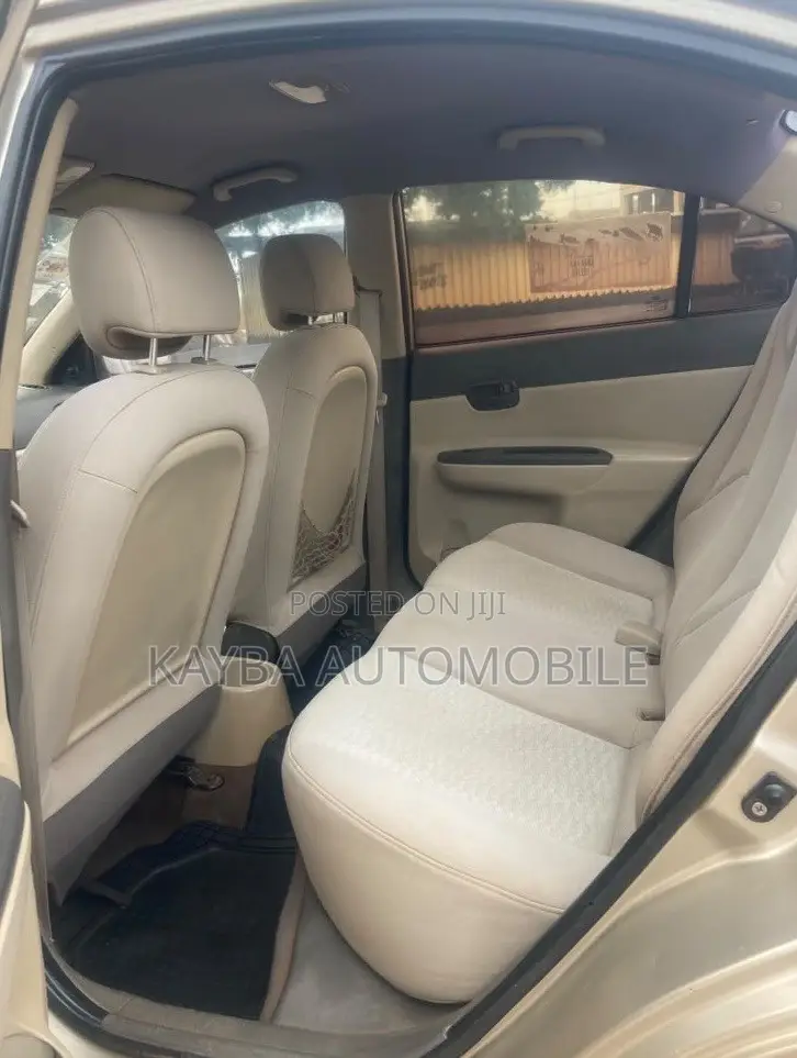 Hyundai Accent 2013 Gold