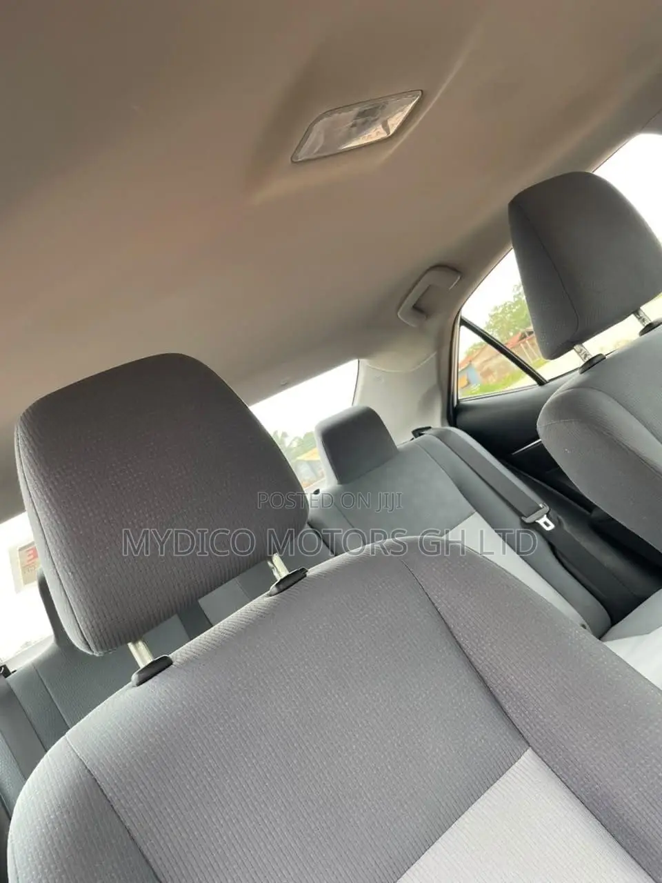 Toyota Corolla LE 4dr Sedan (1.8L 4cyl CVT) 2016 White