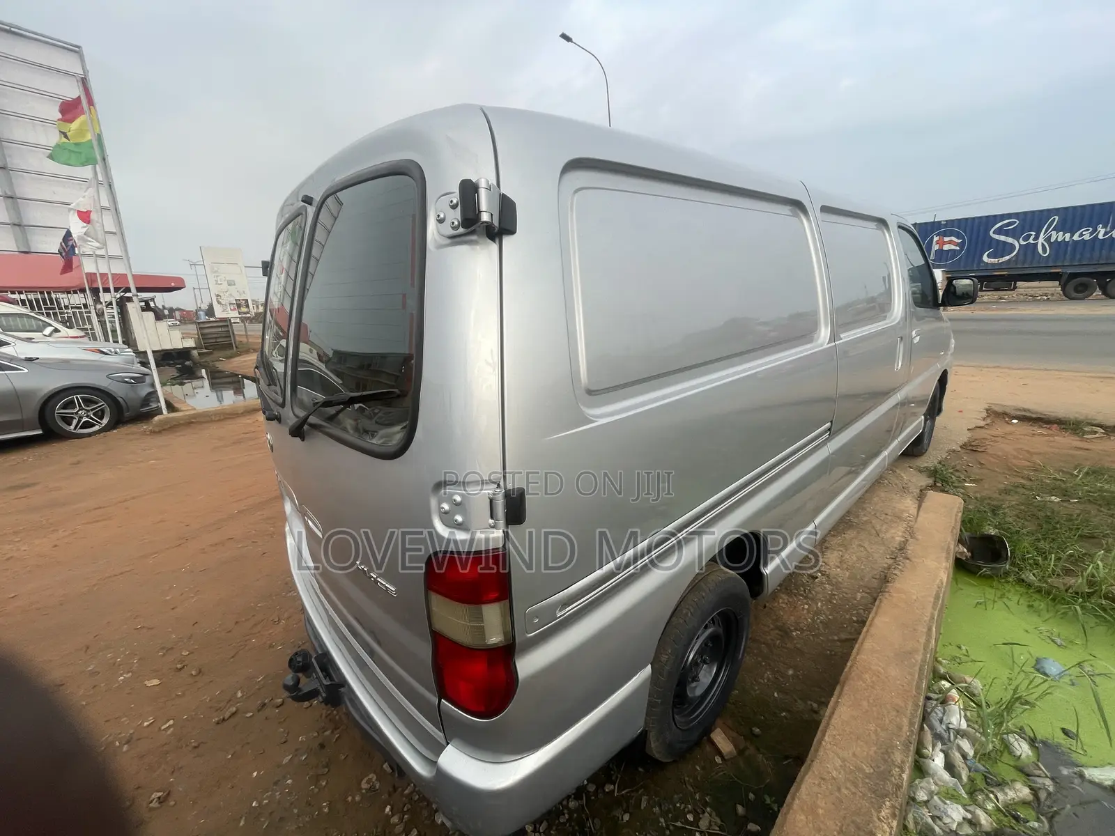 Toyota HiAce 2012 Silver