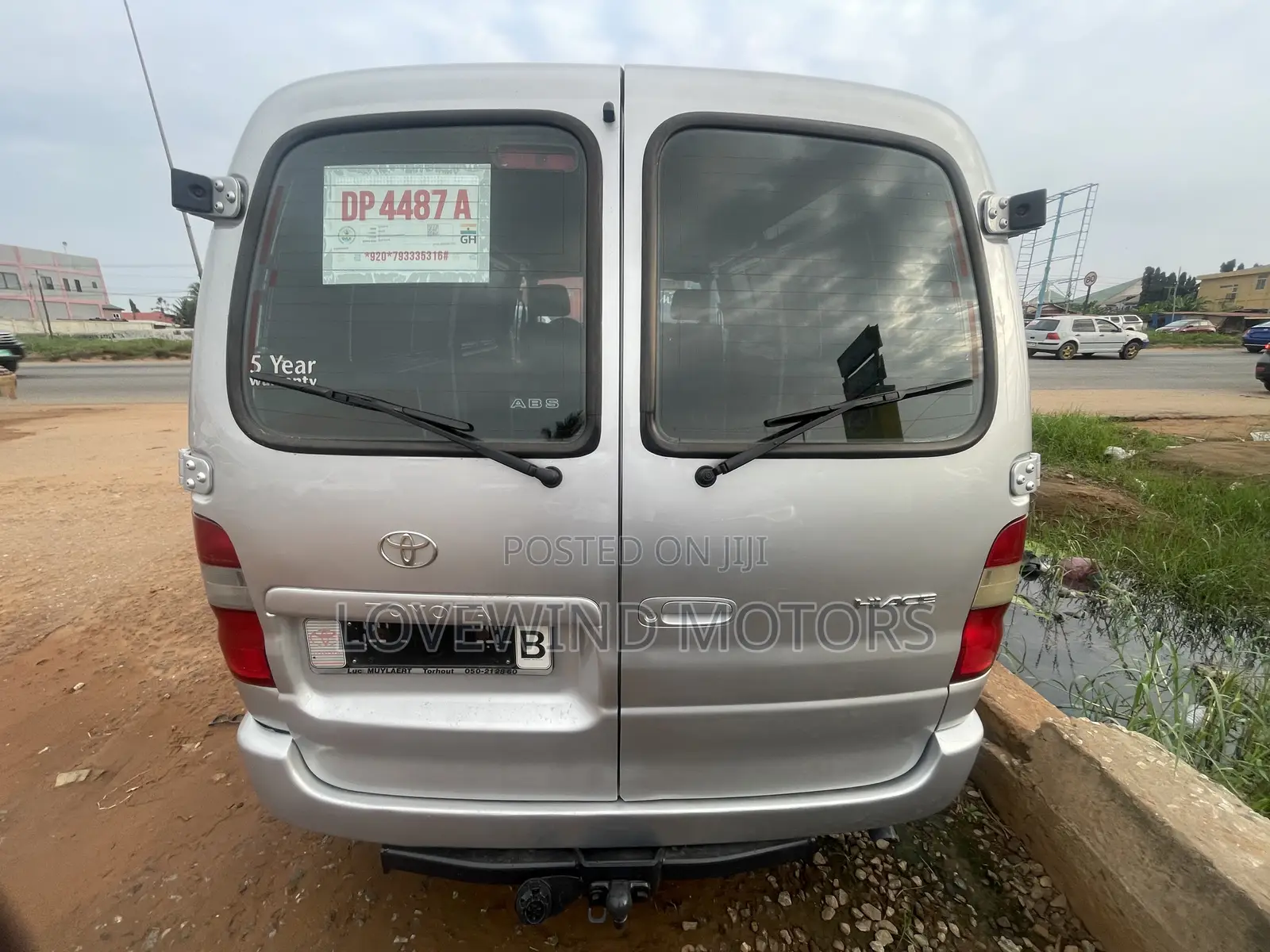 Toyota HiAce 2012 Silver