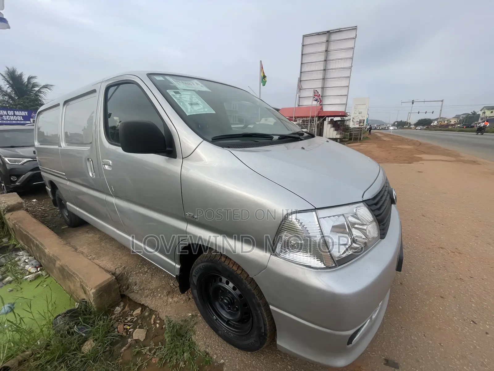 Toyota HiAce 2012 Silver