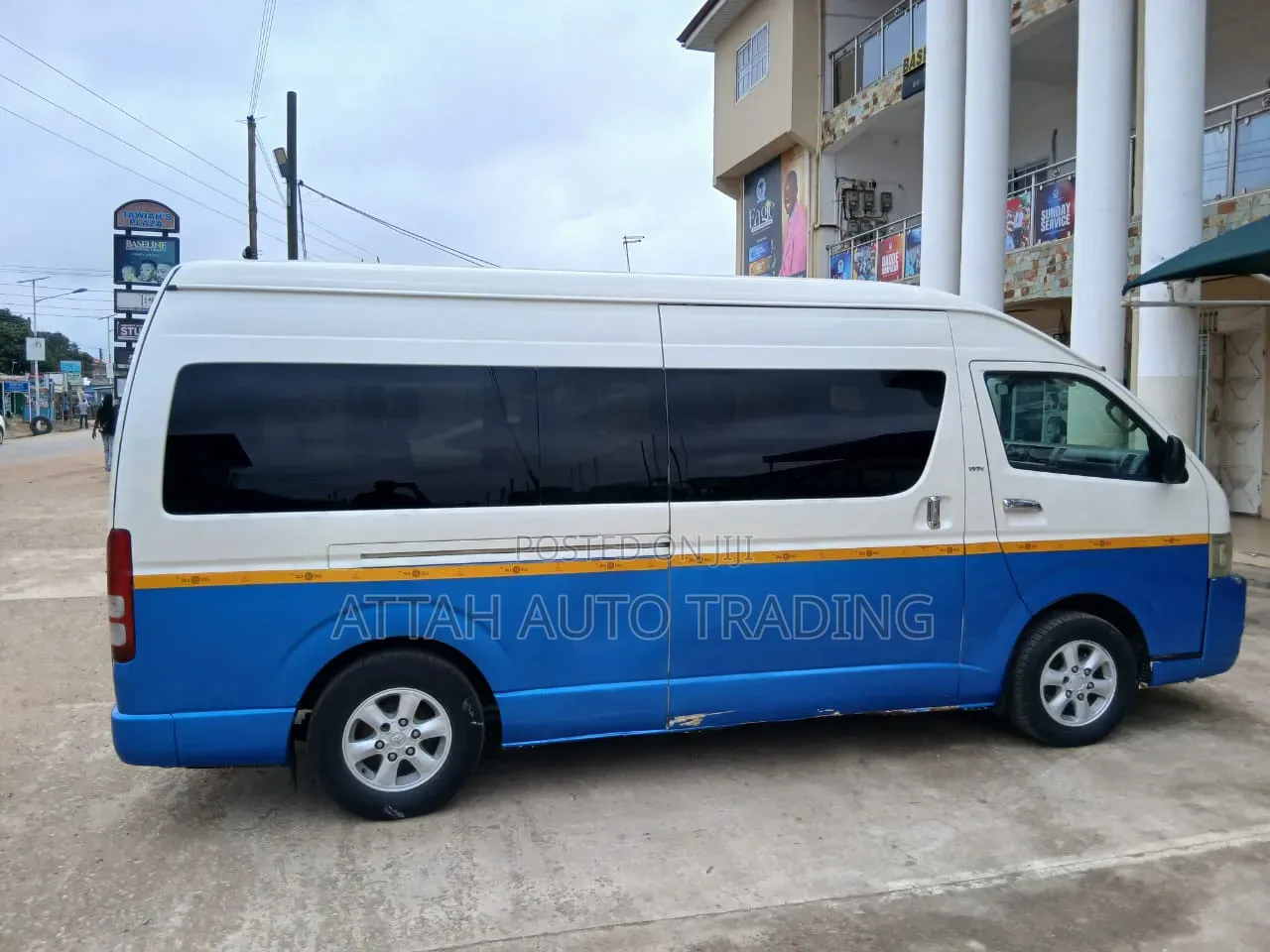 Toyota HiAce 2012 Blue