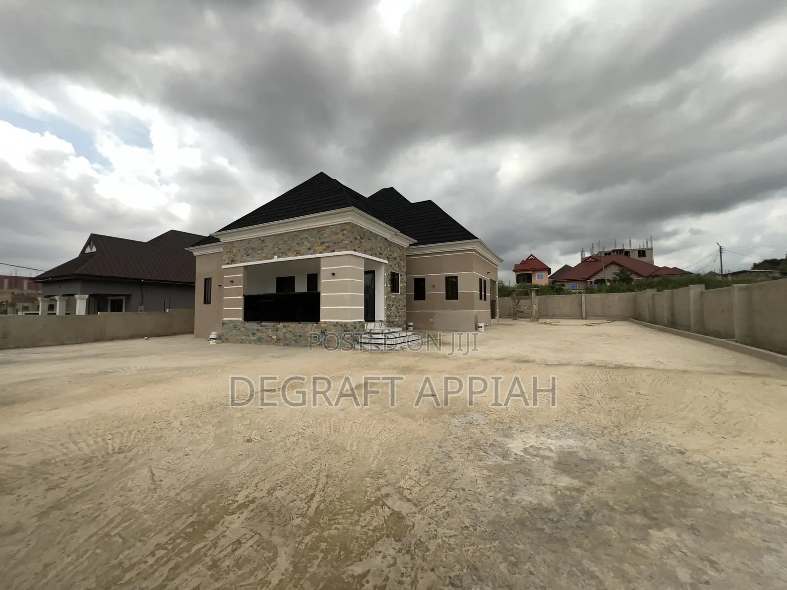 4bdrm House in Atonsu Esreso Divine, Kumasi Metropolitan for sale