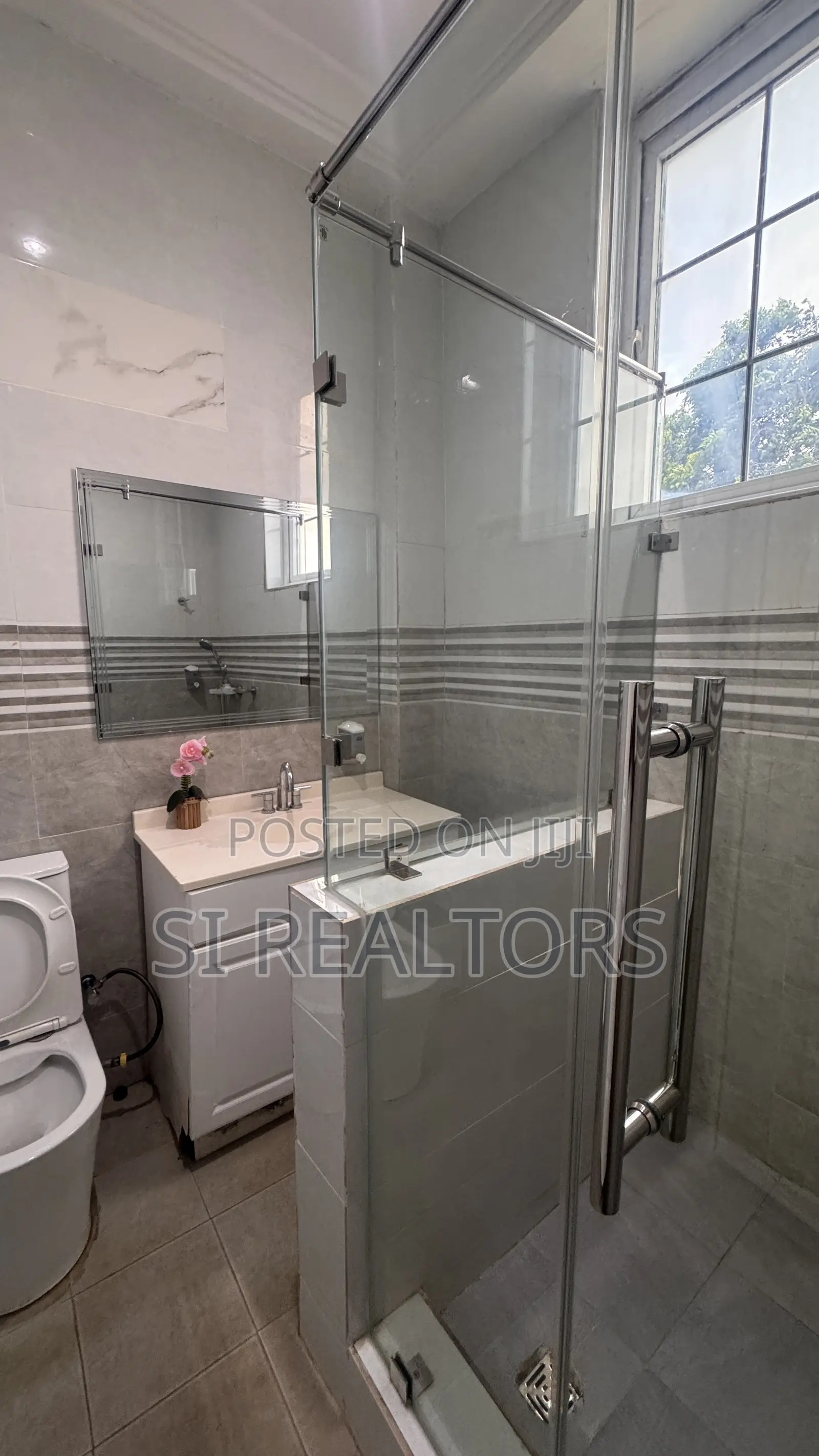 Furnished 3bdrm Apartment in 18 City View, Baatsona Total for rent
