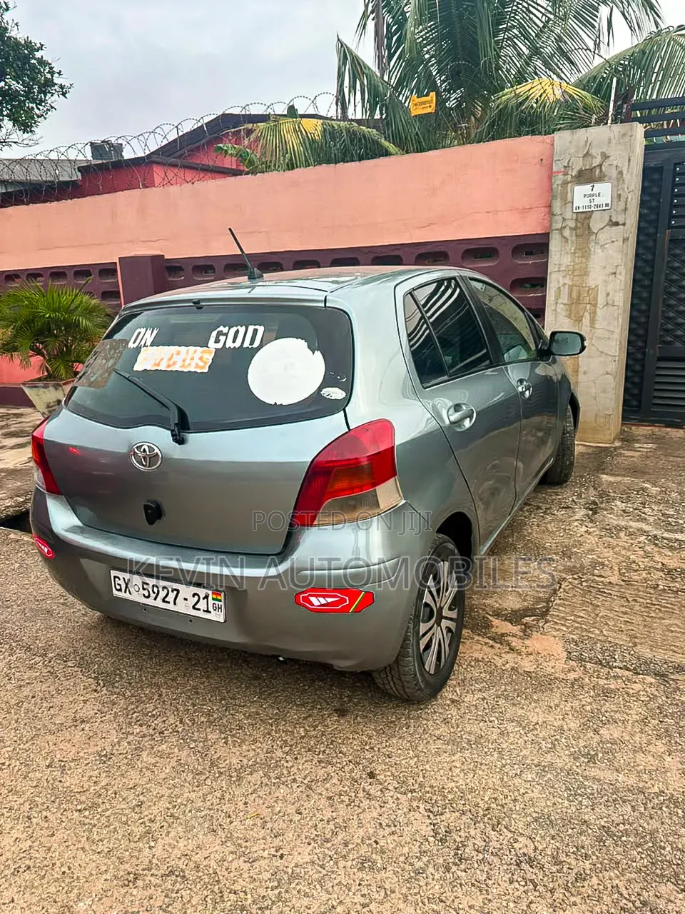 Toyota Vitz 2010 Gray