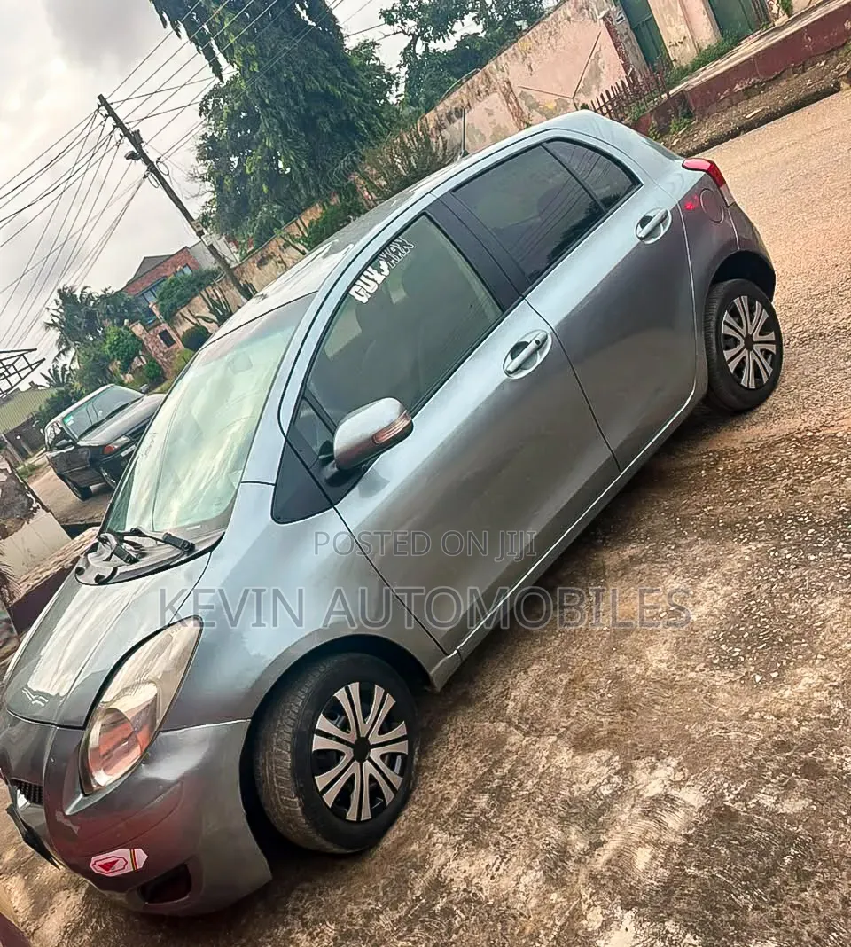 Toyota Vitz 2010 Gray