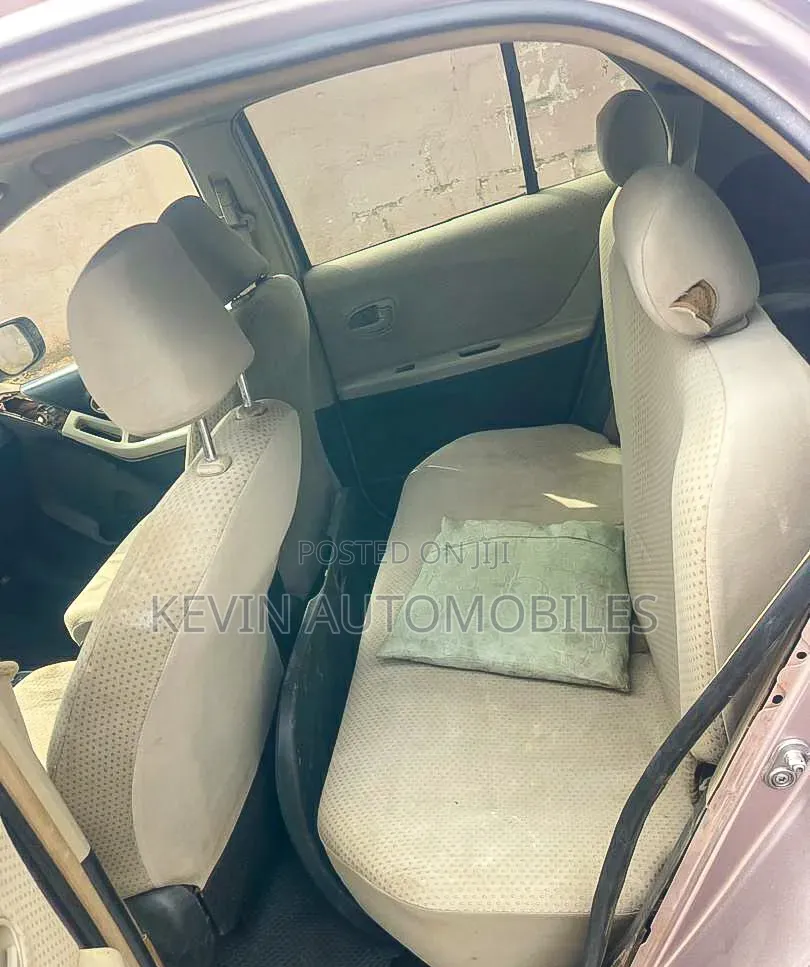 Toyota Vitz 2010 Gray