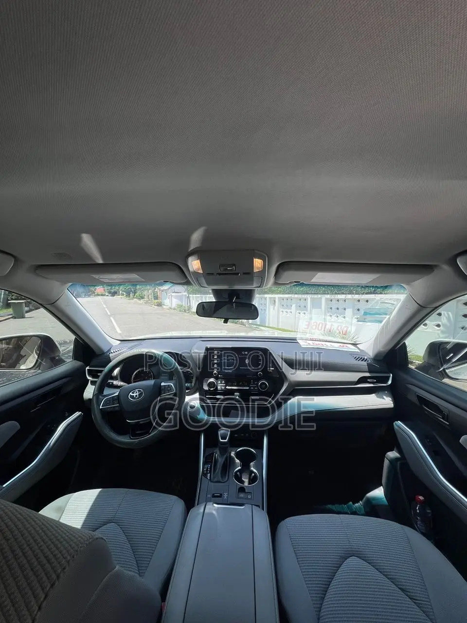 Toyota Highlander LE 2021 White