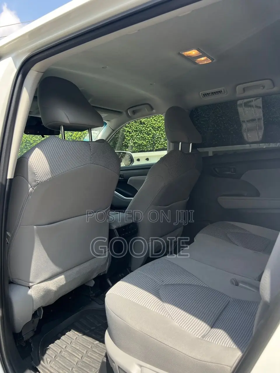 Toyota Highlander LE 2021 White