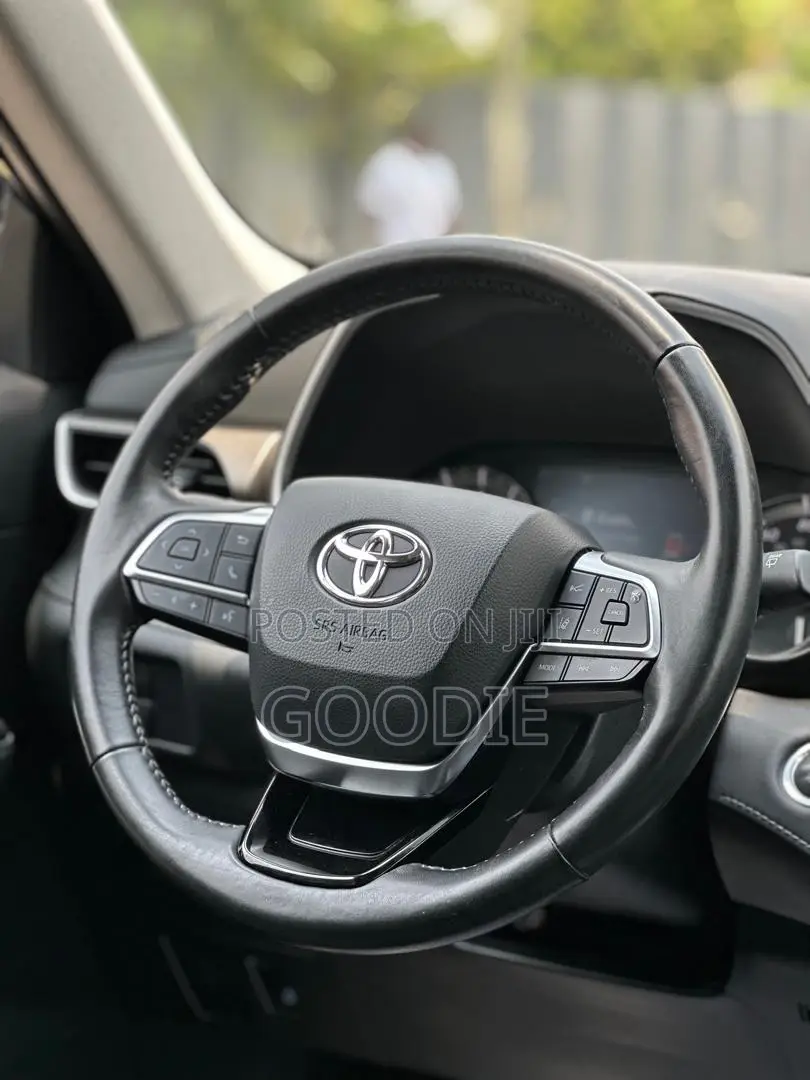 Toyota Highlander XLE 2021 Black
