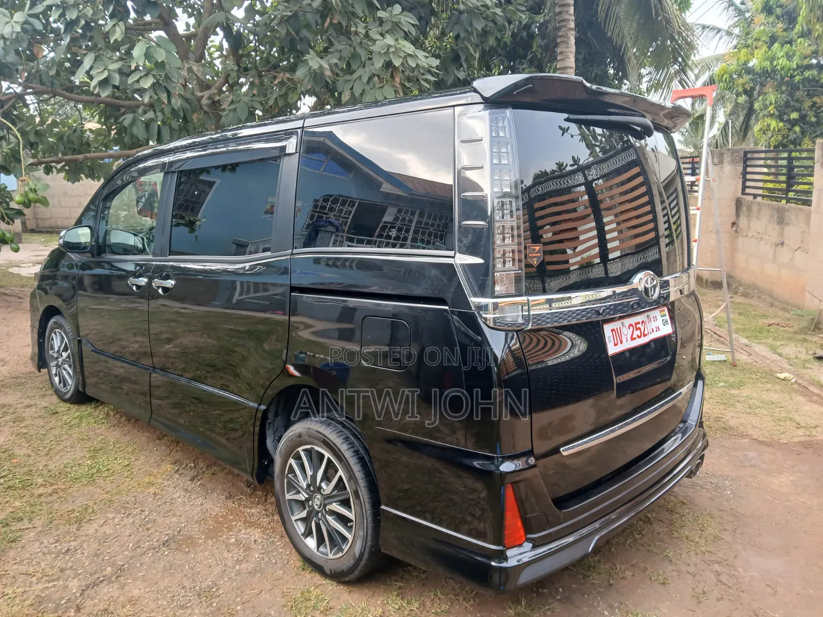 Toyota Voxy 2014 Black