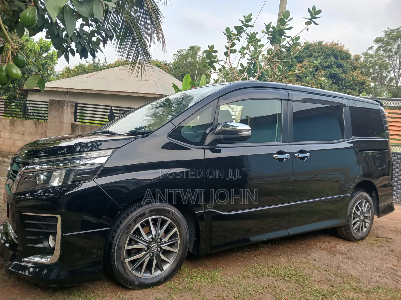 Toyota Voxy 2014 Black