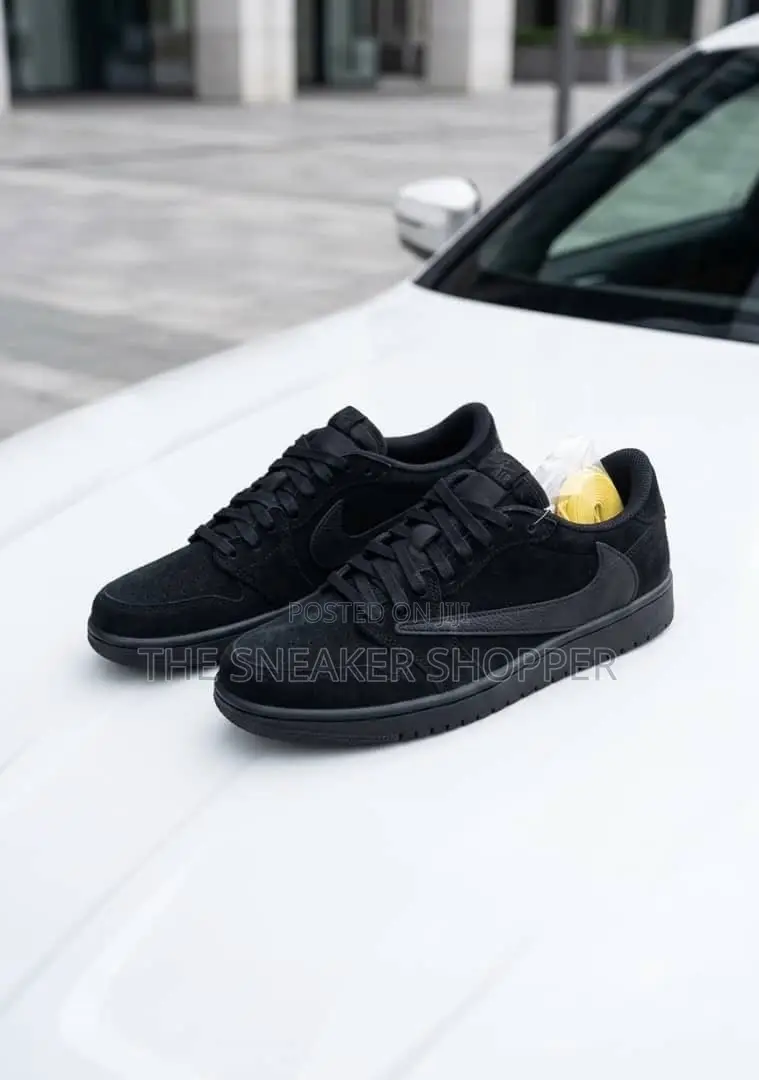 Jordan 1 Low Black Cat