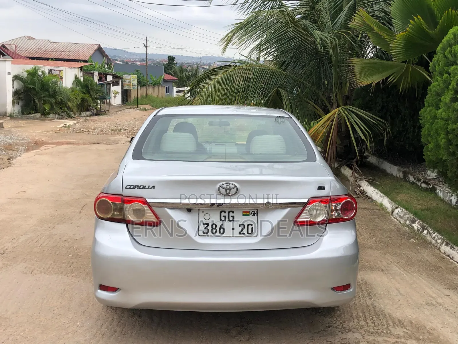 Toyota Corolla LE 4dr Sedan (1.8L 4cyl 4A) 2013 Silver