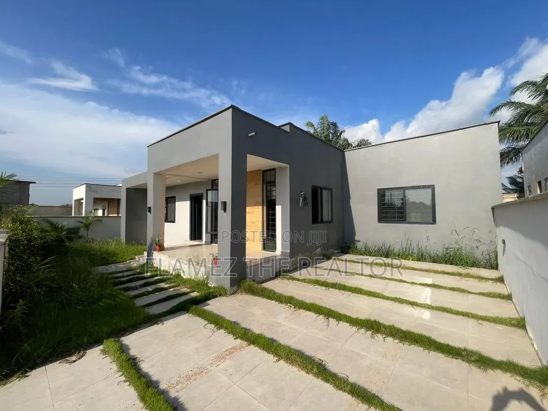 3bdrm House in China Mall, Amasaman for sale