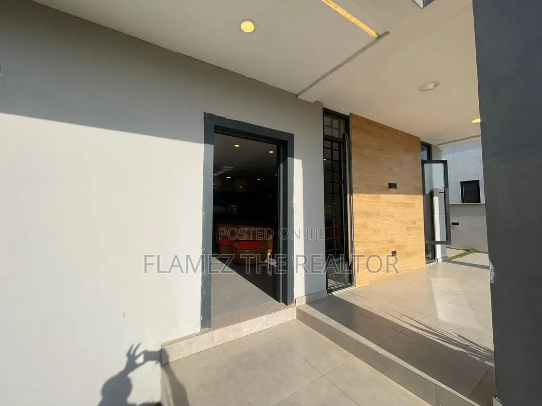 3bdrm House in China Mall, Amasaman for sale