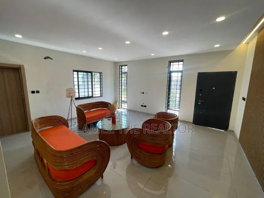 3bdrm House in China Mall, Amasaman for sale