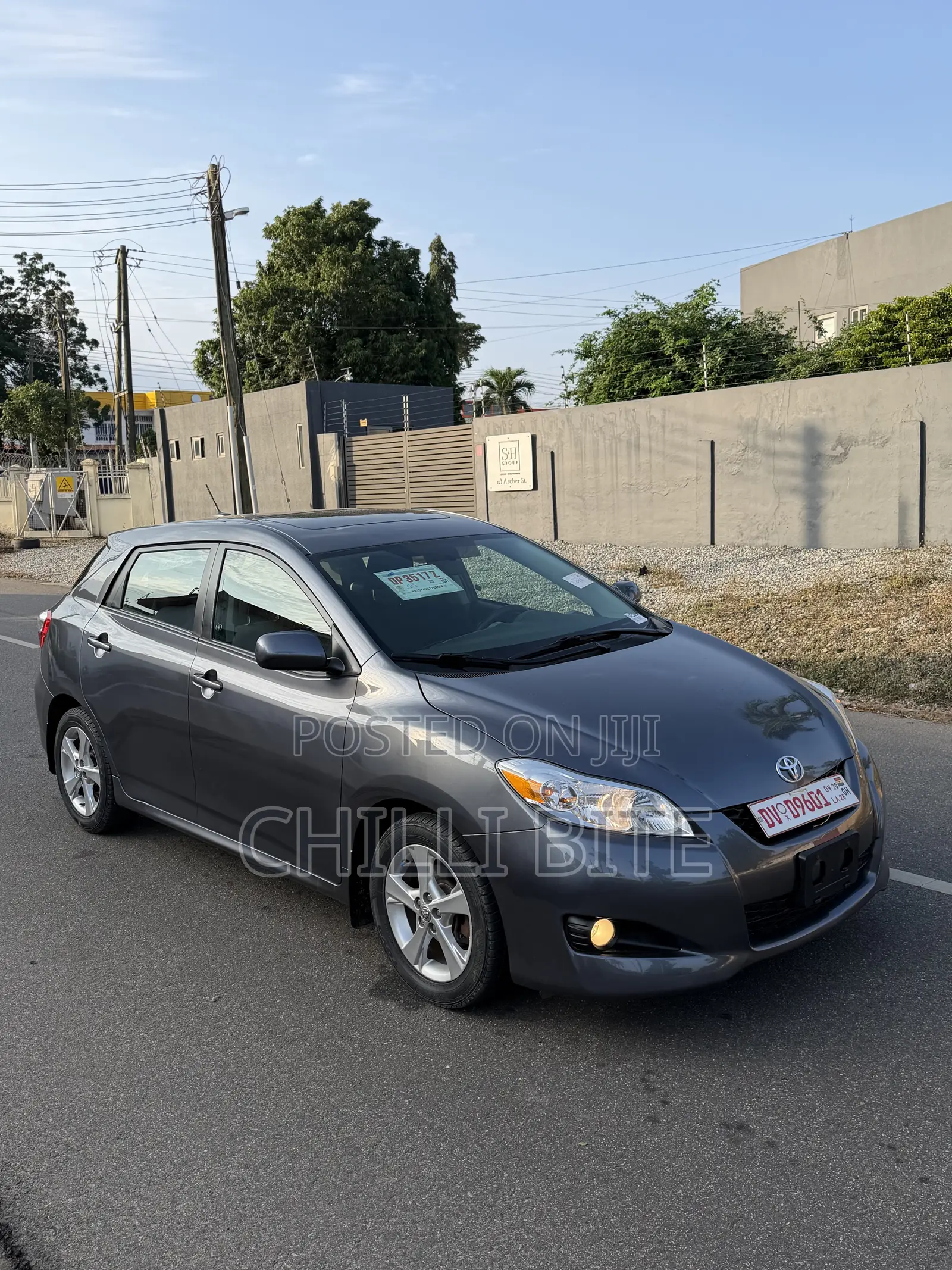 Toyota Matrix L Hatchback FWD (1.8L 4cyl 5A) 2013 Gray
