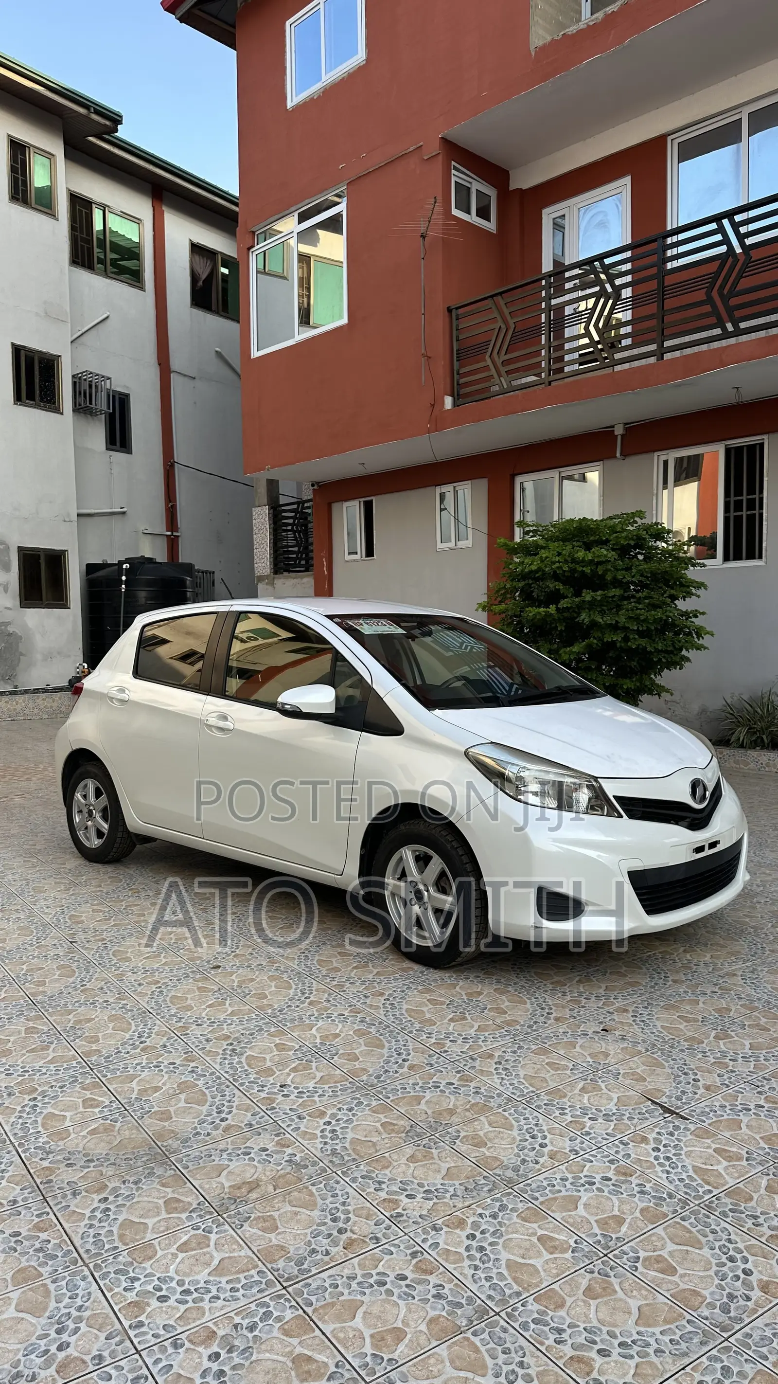 Toyota Vitz 2011 White