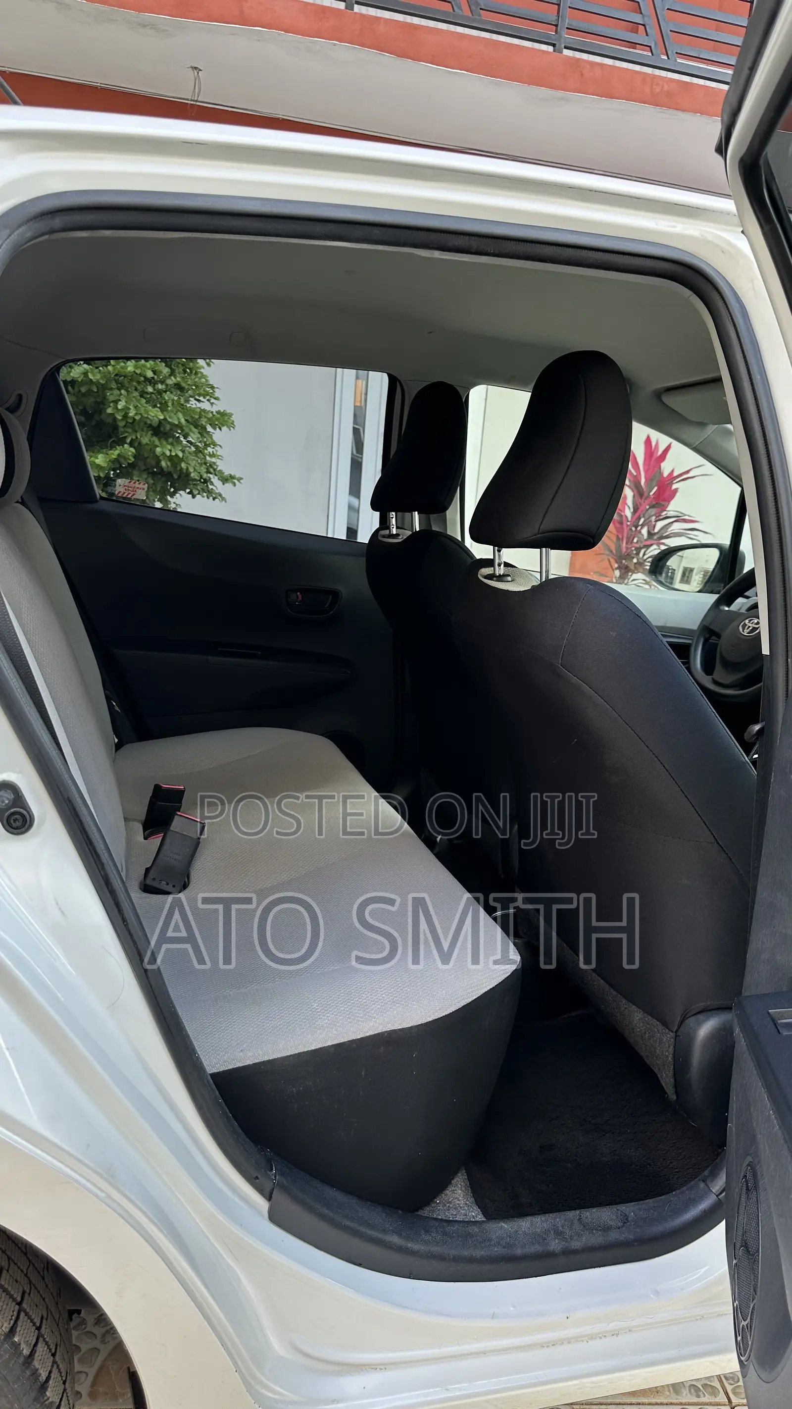 Toyota Vitz 2011 White