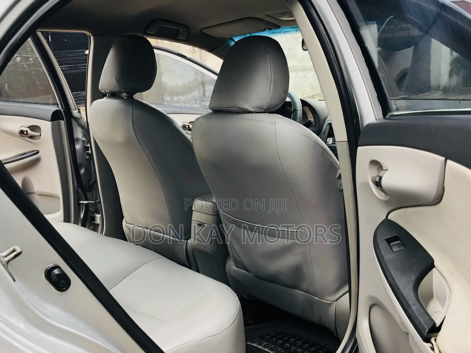 Toyota Corolla LE 4dr Sedan (1.8L 4cyl 4A) 2013 Silver