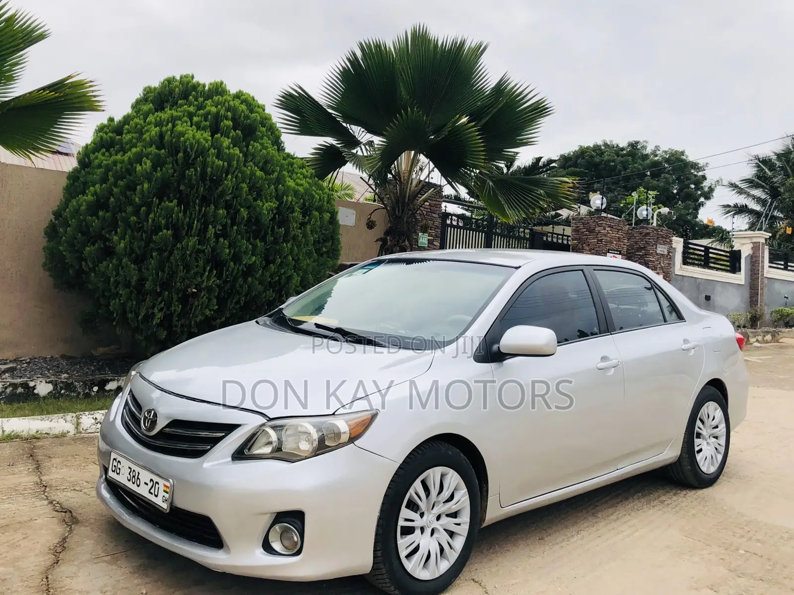 Toyota Corolla LE 4dr Sedan (1.8L 4cyl 4A) 2013 Silver