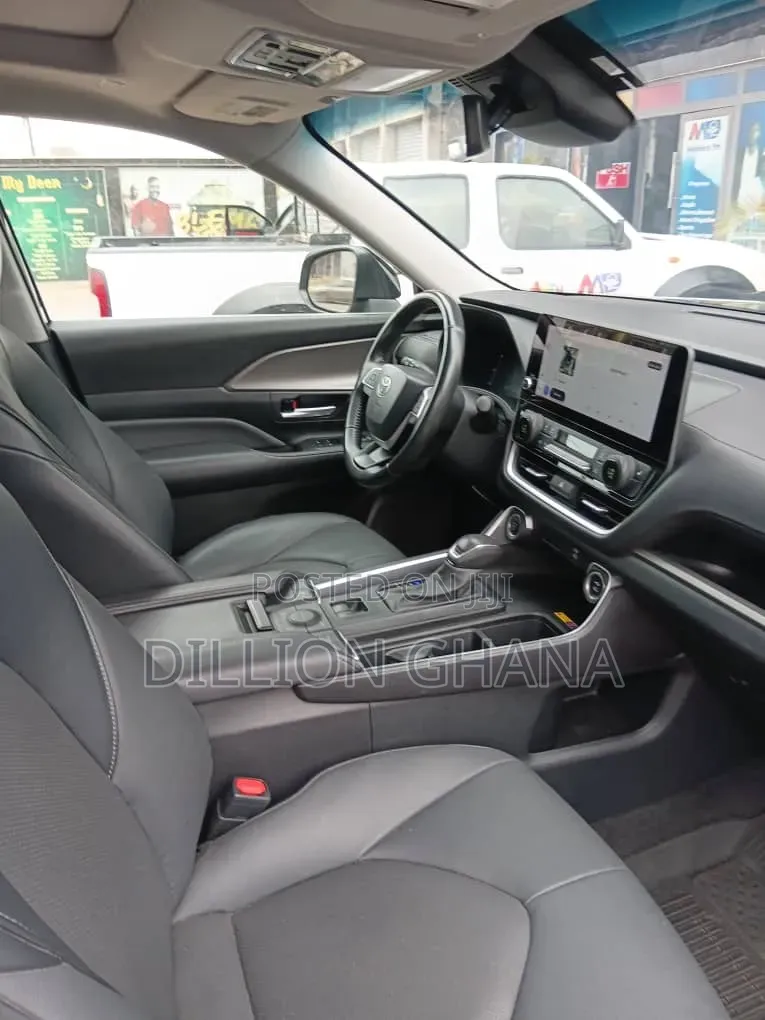 Toyota Highlander 2024 Black