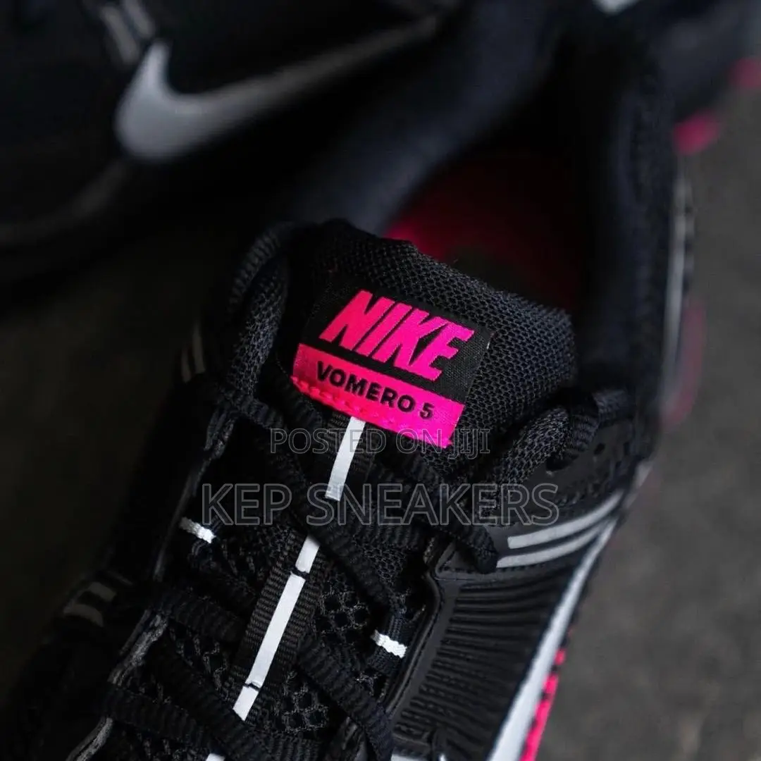 Nike Zoom Vomero 5 "Black/Pink Blast"