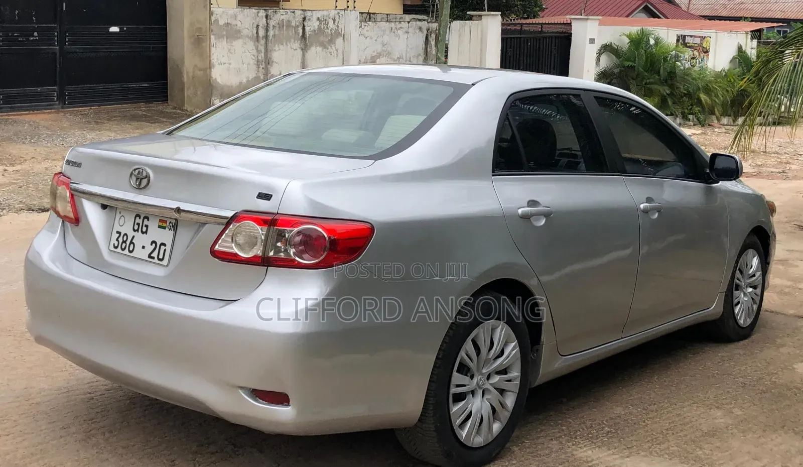 Toyota Corolla LE 4dr Sedan (1.8L 4cyl 4A) 2013 Silver