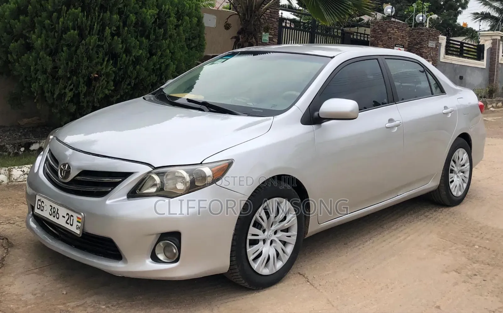 Toyota Corolla LE 4dr Sedan (1.8L 4cyl 4A) 2013 Silver