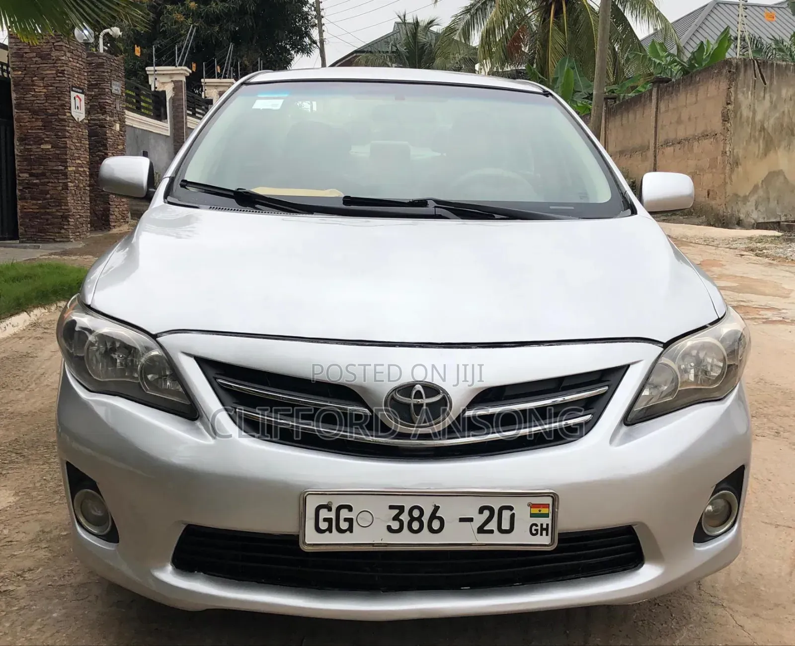 Toyota Corolla LE 4dr Sedan (1.8L 4cyl 4A) 2013 Silver