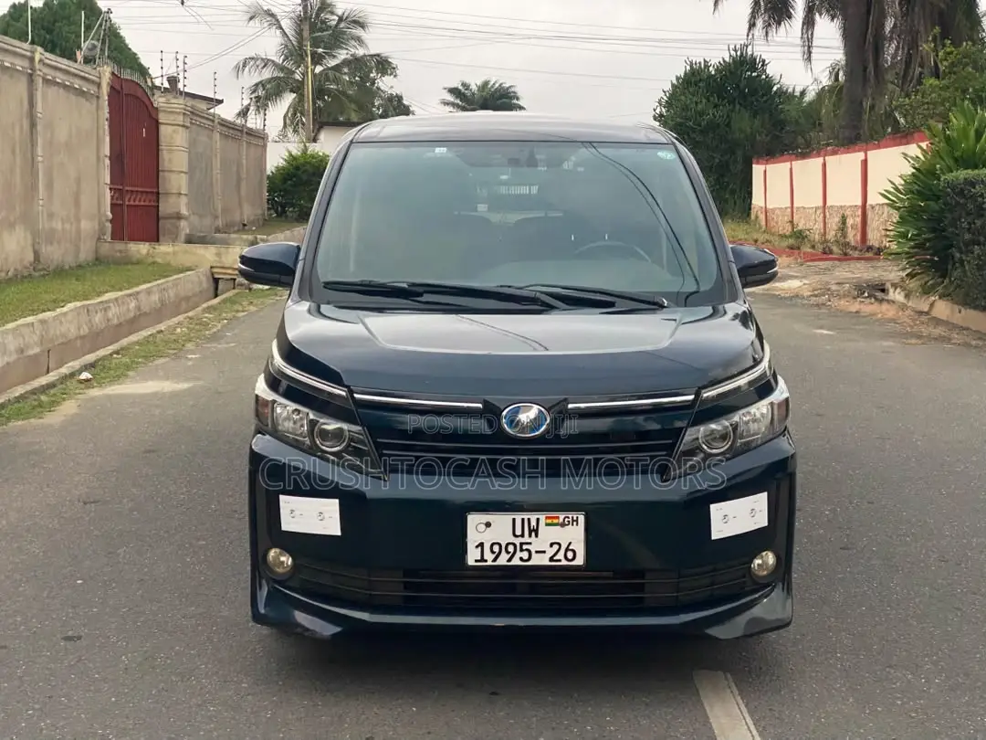 Toyota Voxy Hybrid V 2WD 7-Seater 2014 Black