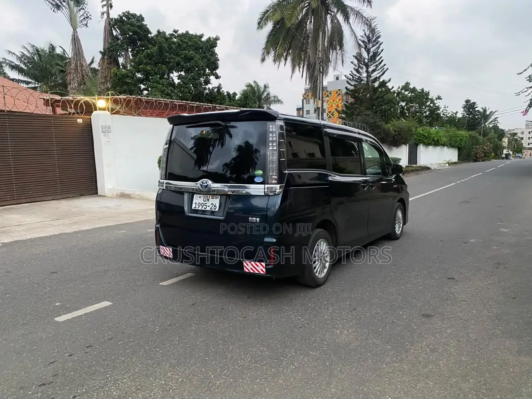 Toyota Voxy Hybrid V 2WD 7-Seater 2014 Black