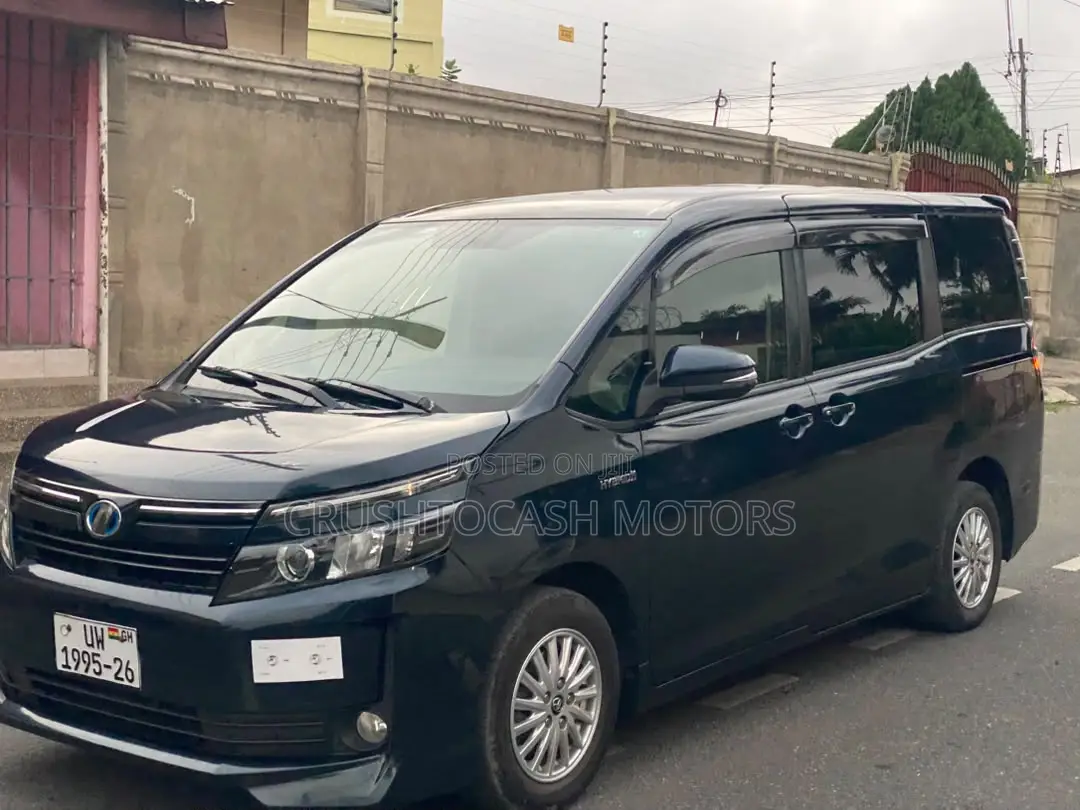 Toyota Voxy Hybrid V 2WD 7-Seater 2014 Black