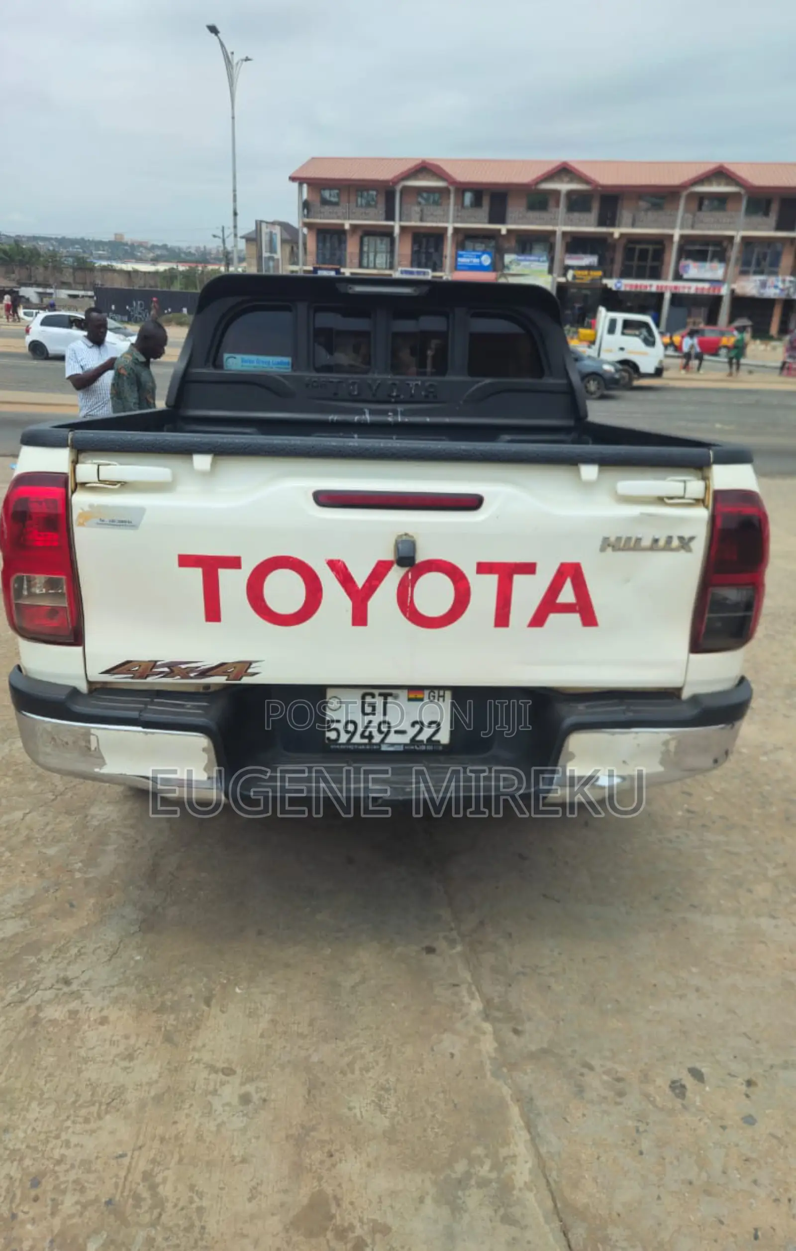 Toyota Hilux 2021 White