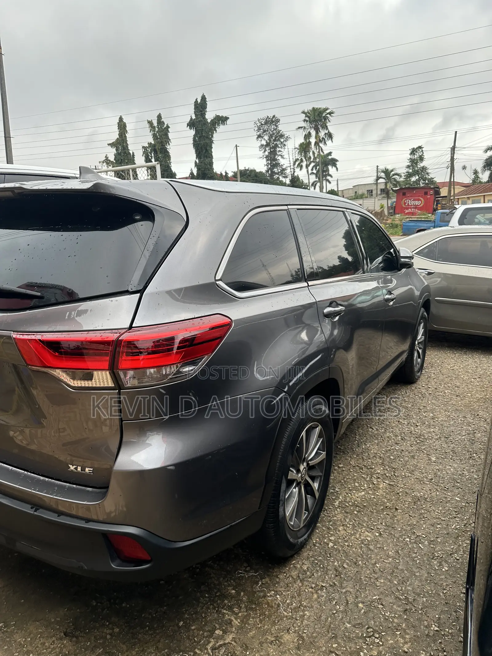 Toyota Highlander XLE 4x4 V6 (3.5L 6cyl 8A) 2018 Gray