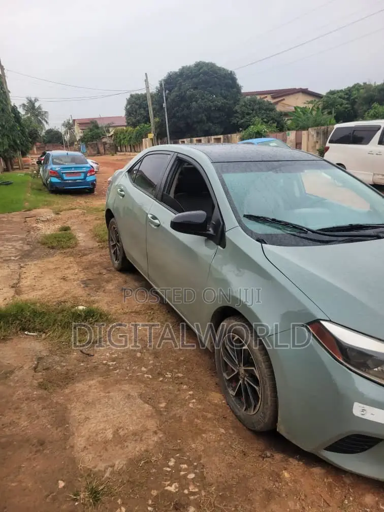 Toyota Corolla 2015 Gray
