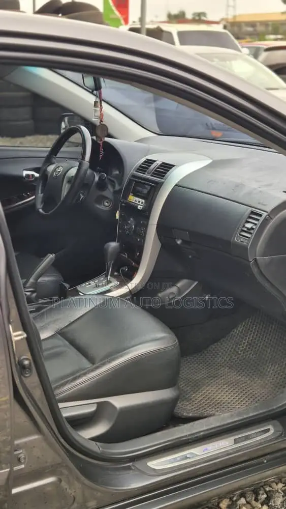 Toyota Corolla 2012 Gray