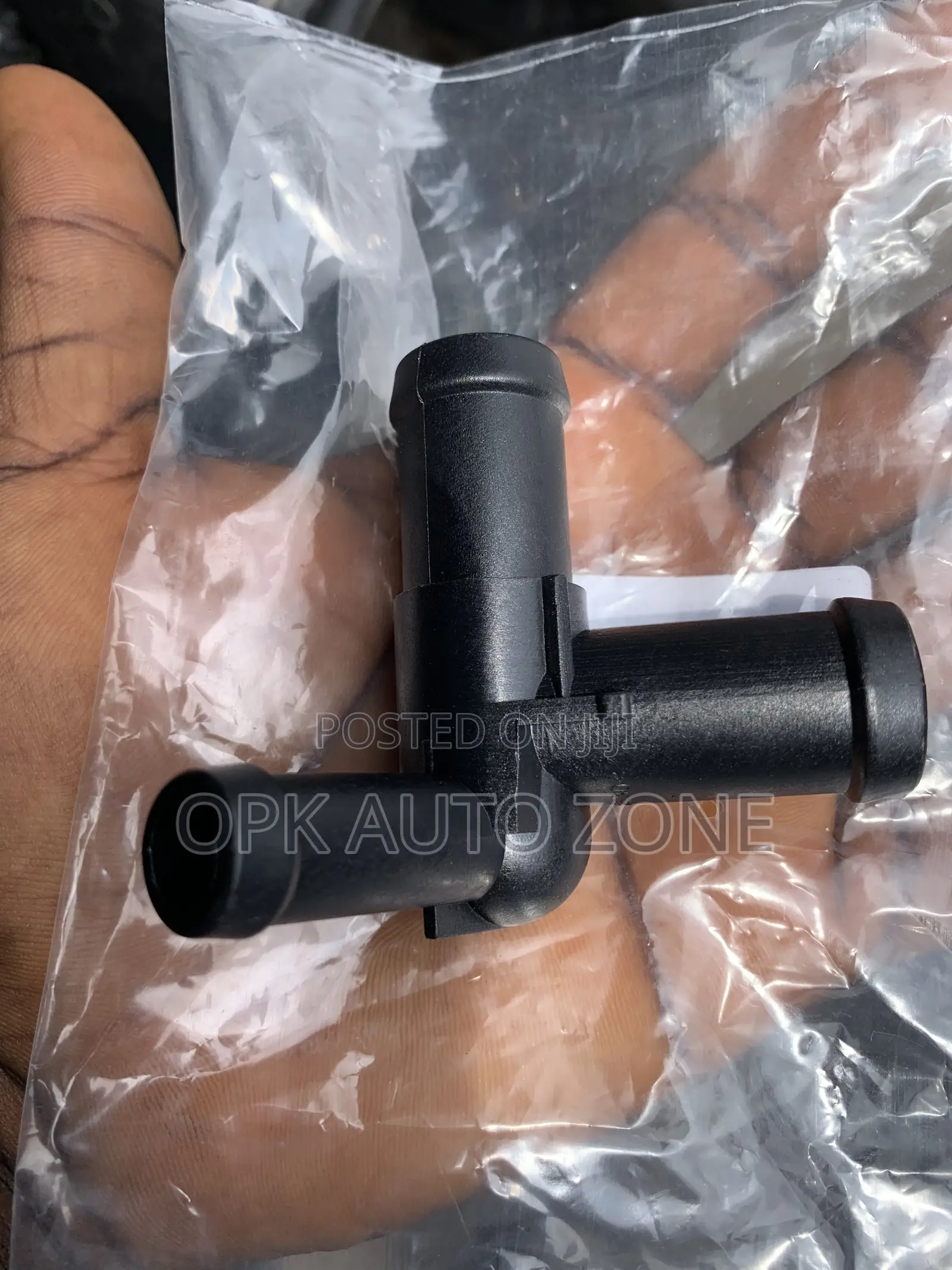 Nissan Versa/ Juke/ NV200 Engine Coolant Water Pipe Connector