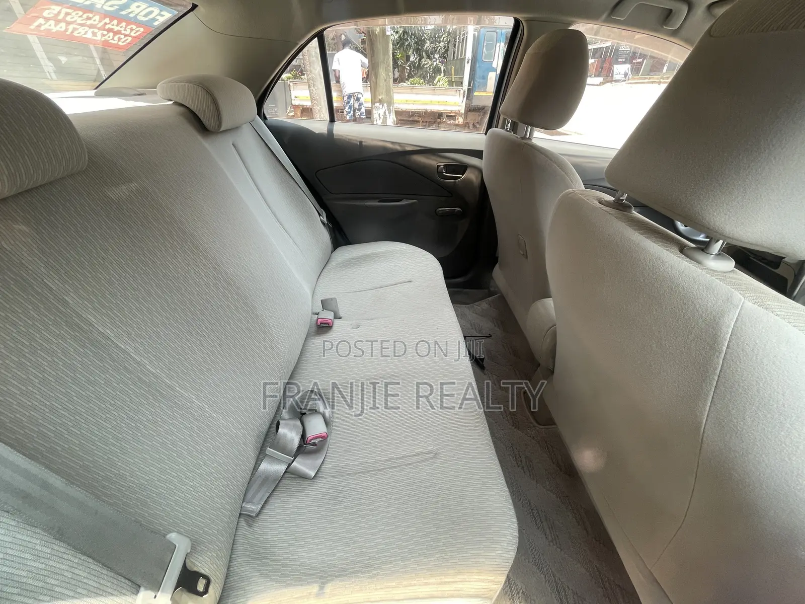 Toyota Belta 2013 Silver