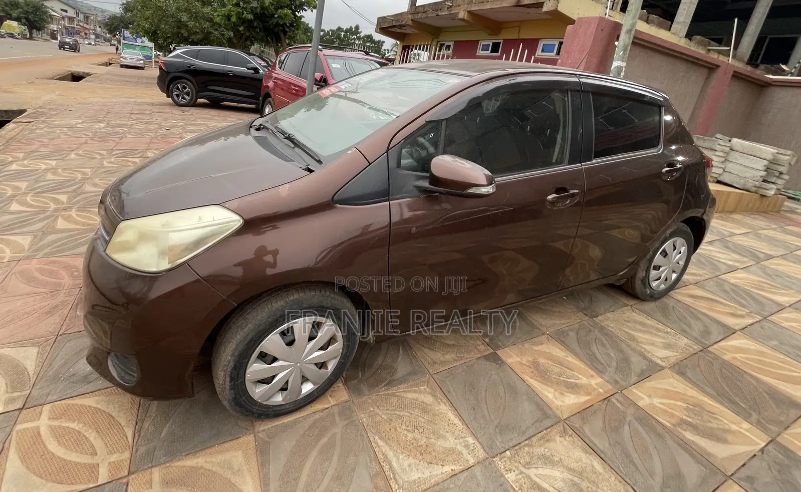 Toyota Vitz 1.3 FWD 5dr 2013 Brown