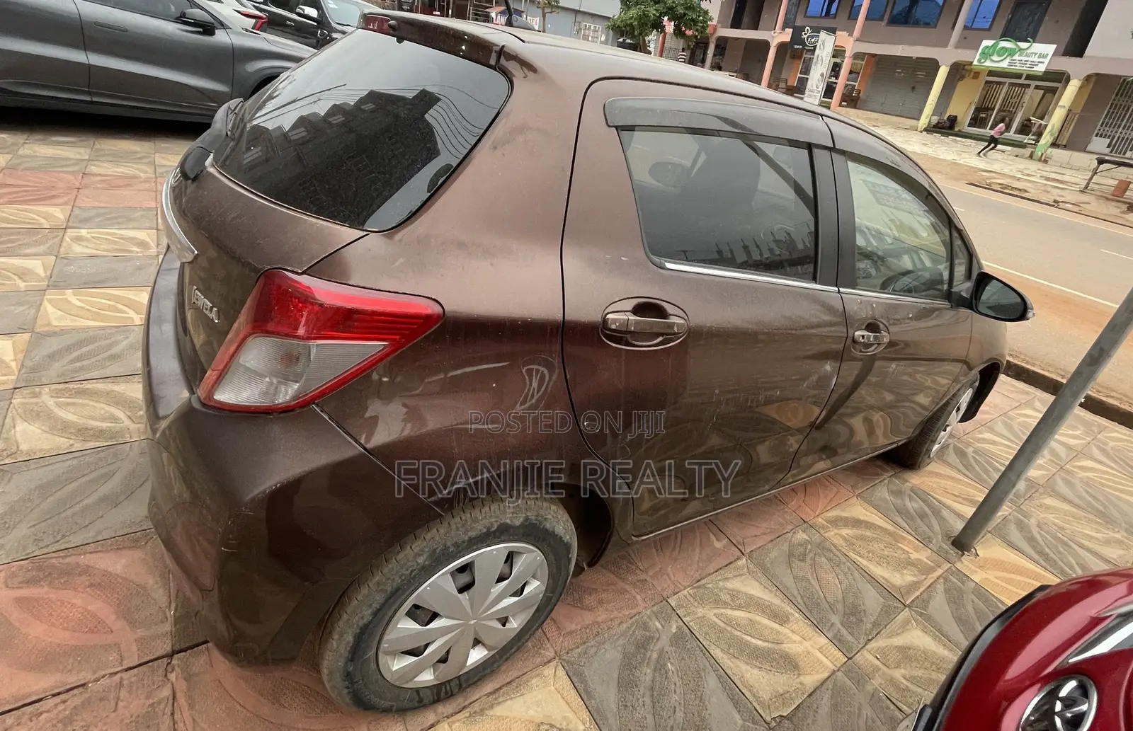 Toyota Vitz 1.3 FWD 5dr 2013 Brown
