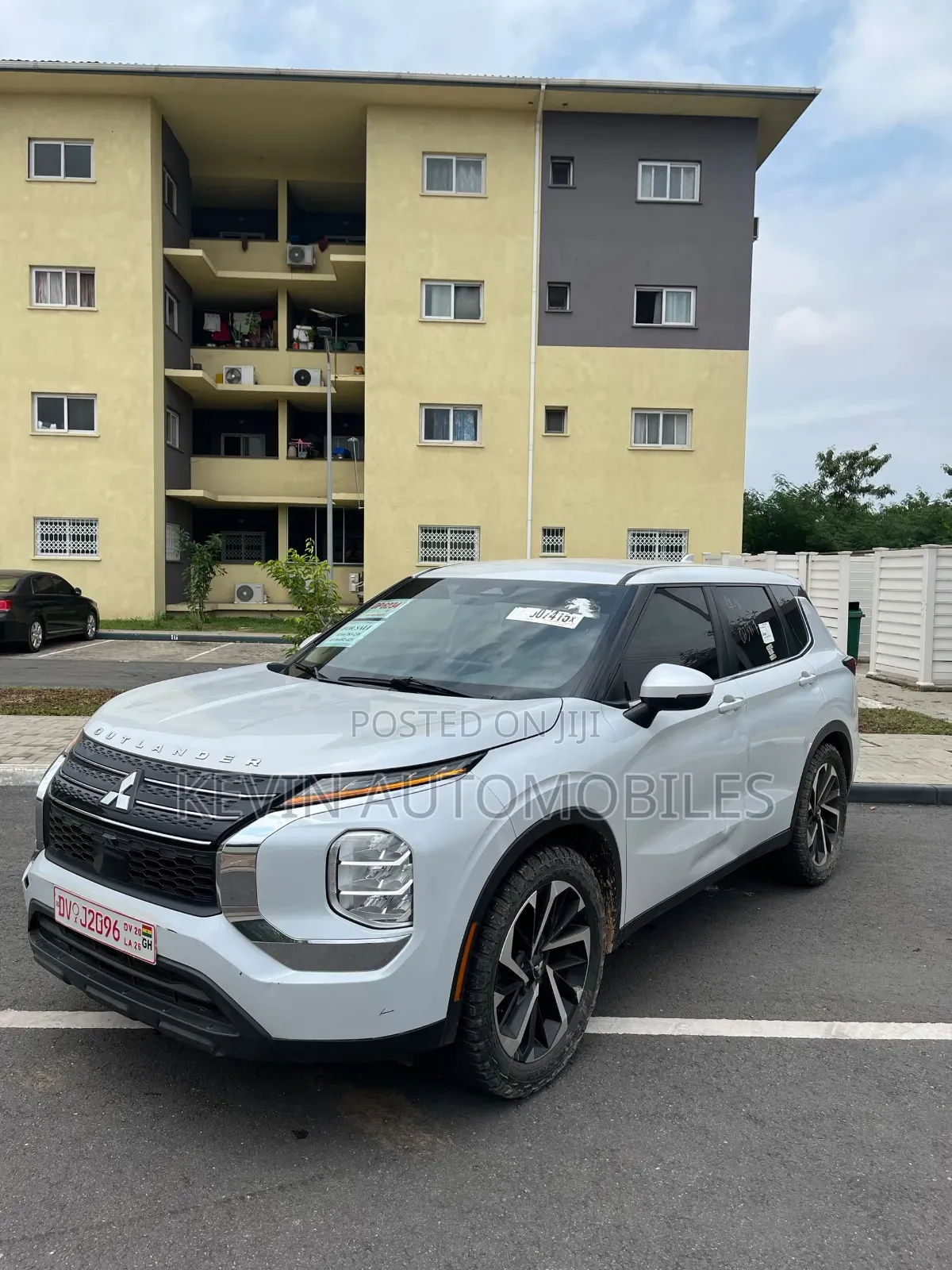 Mitsubishi Outlander 2022 White