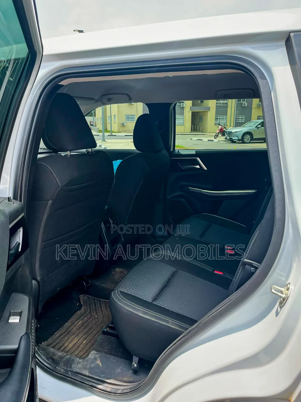 Mitsubishi Outlander 2022 White
