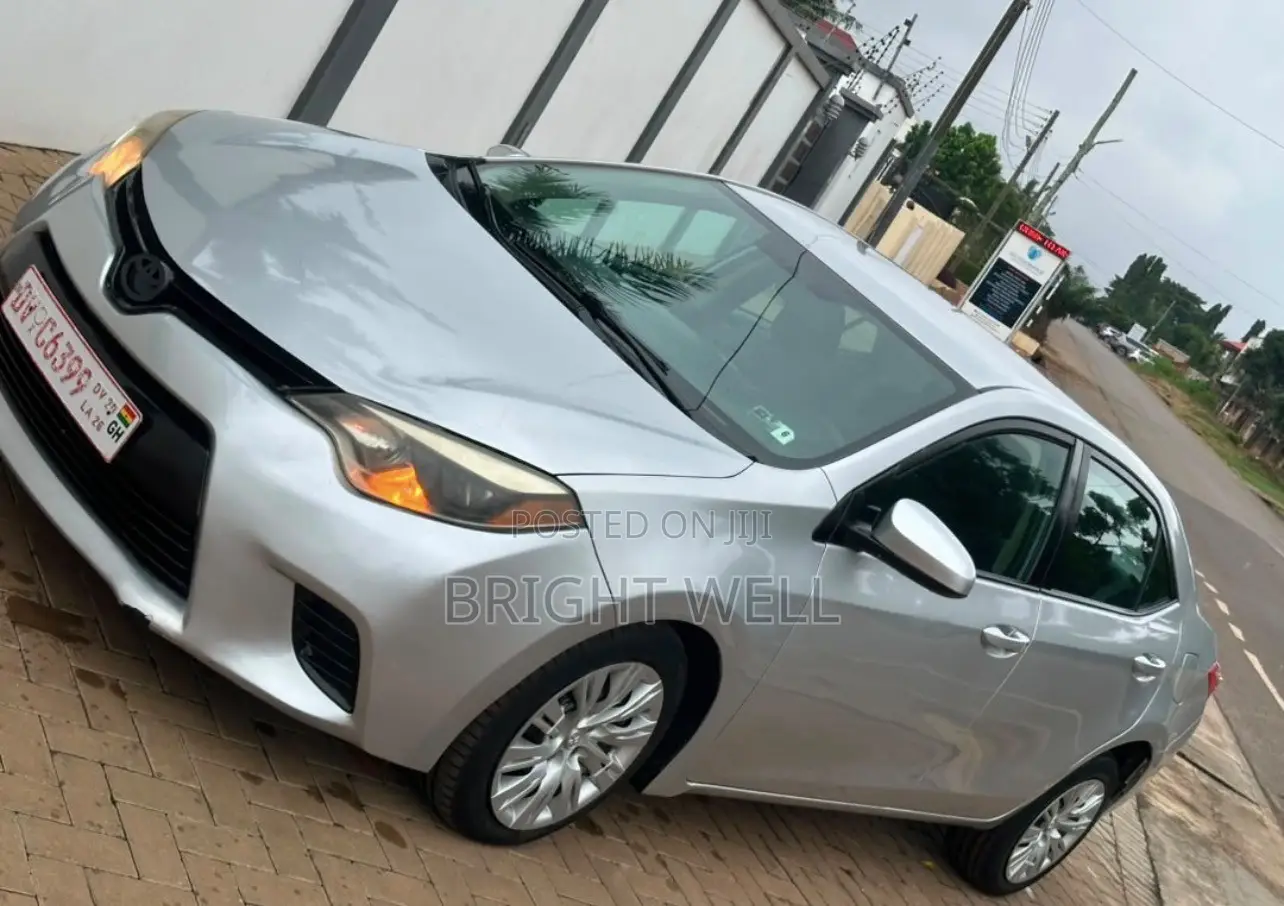 Toyota Corolla LE 4dr Sedan (1.8L 4cyl CVT) 2014 Gray
