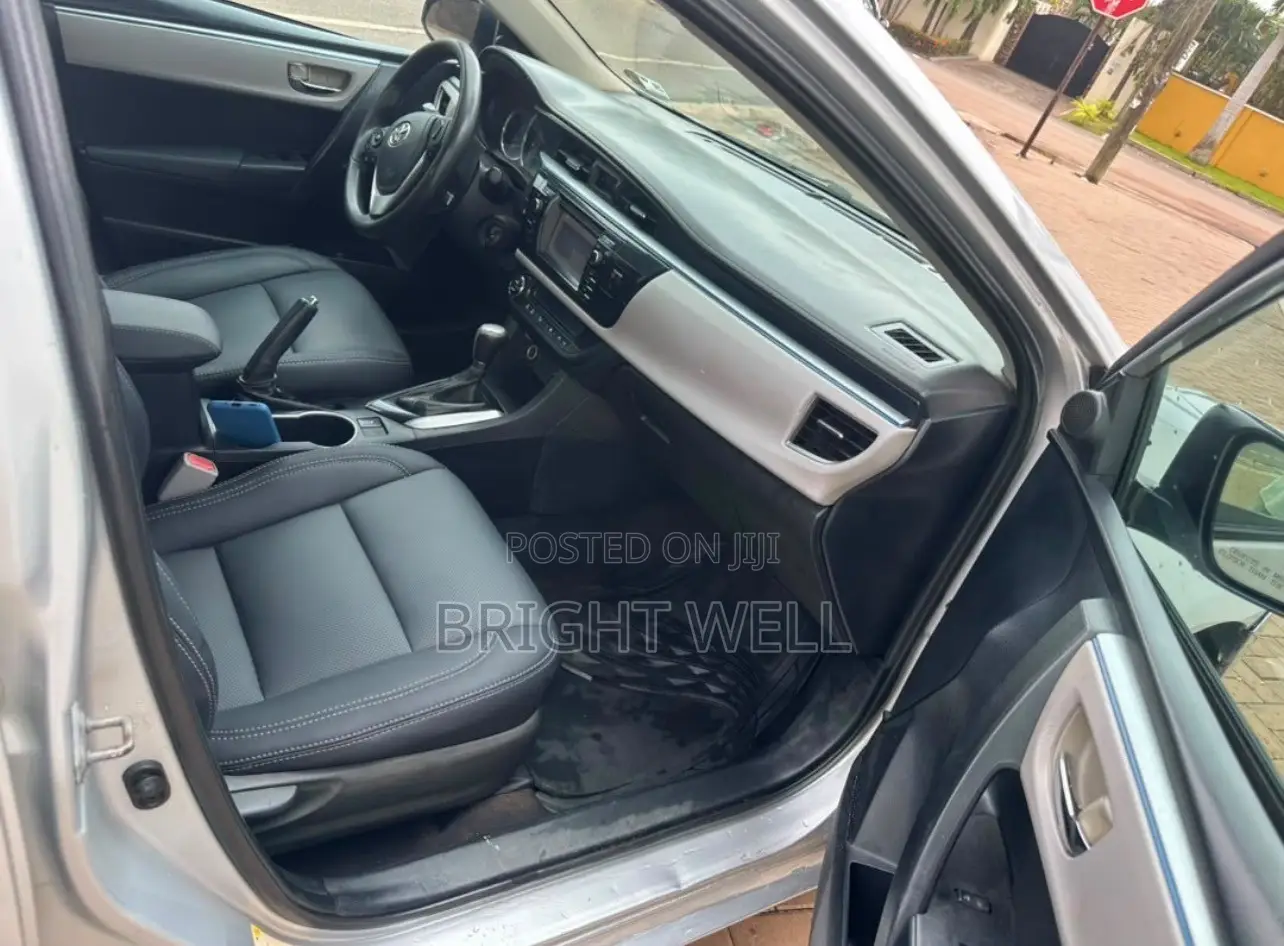 Toyota Corolla LE 4dr Sedan (1.8L 4cyl CVT) 2014 Gray